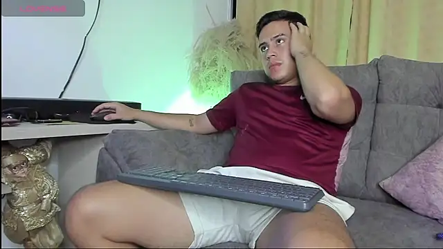 mattiwsmorris  online show from March 11, 2025, 6:21 am