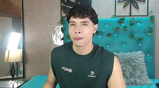 LiamAndrewzz online show from February 18, 2025, 6:58 pm