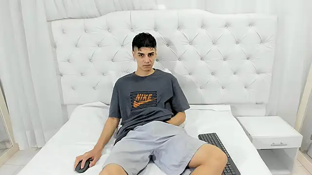 frank jhonsson online show from November 25, 2025, 2:17 pm