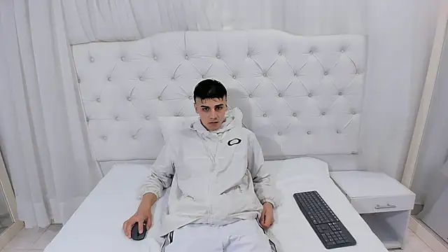 frank jhonsson online show from December 5, 2025, 5:09 pm