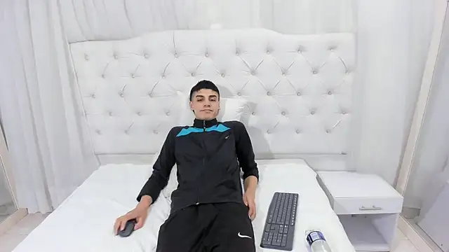 frank jhonsson online show from December 17, 2025, 5:08 pm