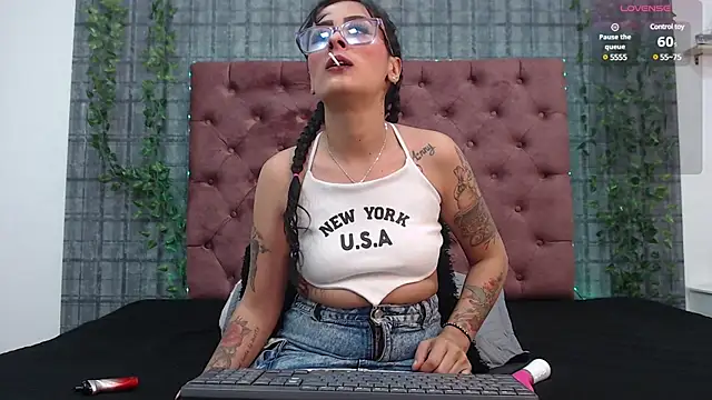 Snapshot of Mia__coluccy chatting on February 17, 2025, 3:04 am Mia  coluccy online show from February 17, 2025, 3:04 am