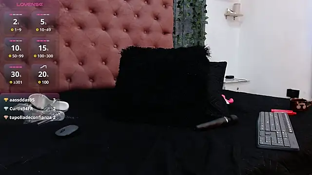 Snapshot of Mia__coluccy chatting on February 24, 2025, 6:27 am Mia  coluccy online show from February 24, 2025, 6:27 am