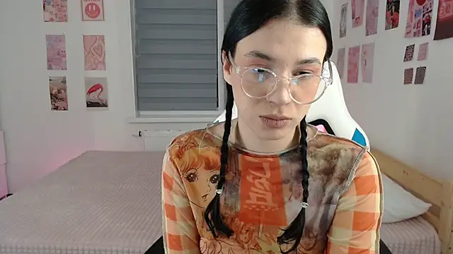 Snapshot of Karina_Hendrick chatting on March 11, 2025, 3:37 am Karina Hendrick online show from March 11, 2025, 3:37 am