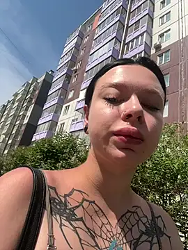 AlishaPrettyBlade online show from June 8, 2026, 4:02 am