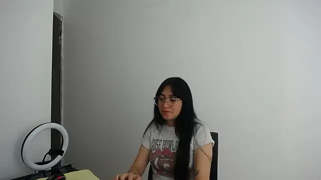 Snapshot of Arielle_lov chatting on February 11, 2026, 11:37 am Arielle lov online show from February 11, 2026, 11:37 am