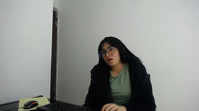 Snapshot of Arielle_lov chatting on February 12, 2026, 11:27 am Arielle lov online show from February 12, 2026, 11:27 am