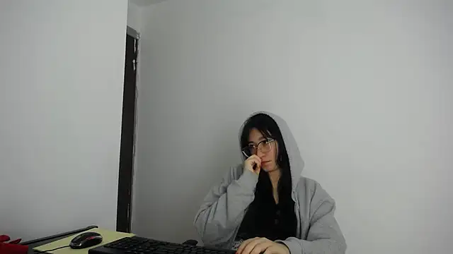 Snapshot of Arielle_lov chatting on February 13, 2026, 11:28 am Arielle lov online show from February 13, 2026, 11:28 am