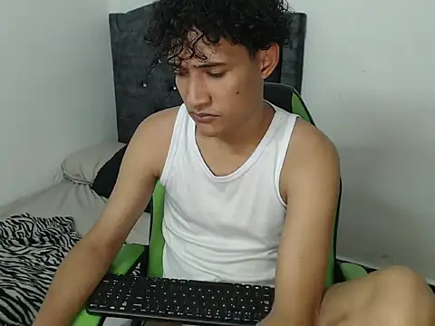 Boy coll online show from March 8, 2026, 5:33 am