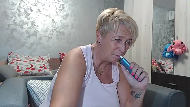 RosesandLillies online show from September 24, 2025, 5:16 pm