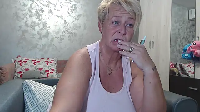 RosesandLillies online show from September 26, 2025, 4:44 pm