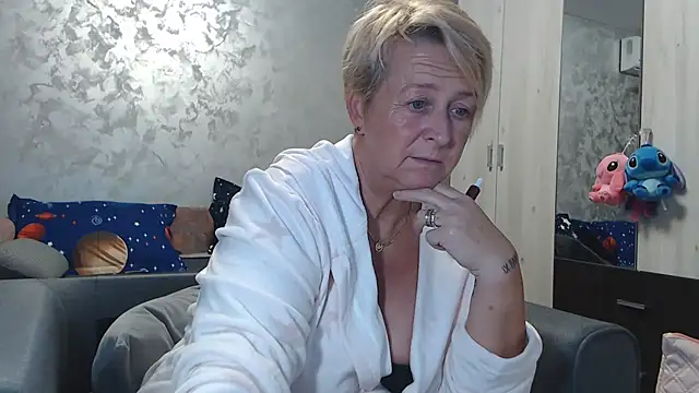 RosesandLillies online show from October 9, 2025, 3:54 pm