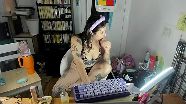 Snapshot of Rosiee69_ chatting on October 11, 2025, 6:28 pm Rosiee69 online show from October 11, 2025, 6:28 pm