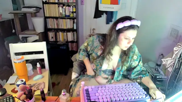 Snapshot of Rosiee69_ chatting on November 2, 2025, 4:42 pm Rosiee69 online show from November 2, 2025, 4:42 pm