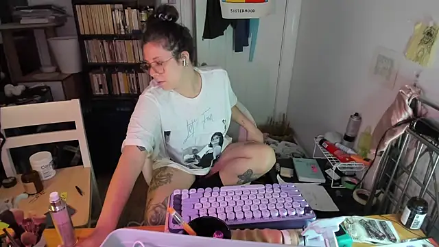 Snapshot of Rosiee69_ chatting on November 16, 2025, 1:28 pm Rosiee69 online show from November 16, 2025, 1:28 pm