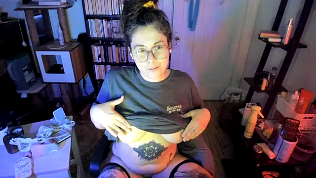 Snapshot of Rosiee69_ chatting on February 9, 2026, 9:19 pm Rosiee69 online show from February 9, 2026, 9:19 pm