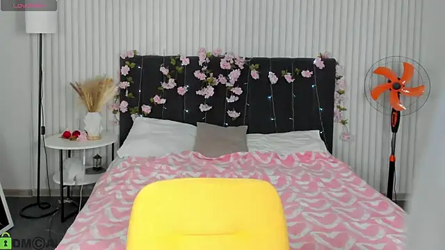 boozekirs  online show from October 6, 2025, 3:26 am