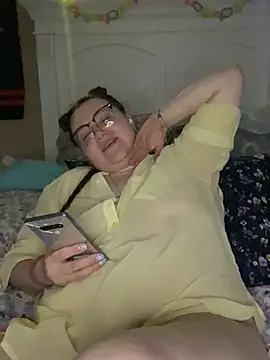 HTXBELLE online show from March 4, 2025, 1:06 pm