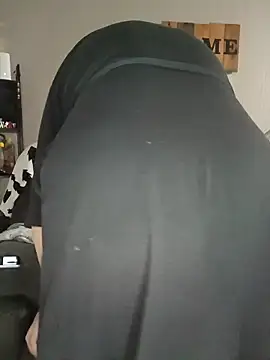 HTXBELLE online show from October 29, 2025, 2:14 am