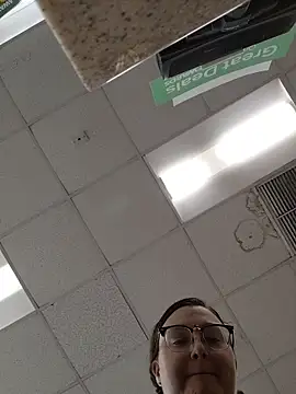 HTXBELLE online show from November 12, 2025, 8:19 pm