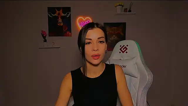 Snapshot of KetiWils chatting on March 18, 2025, 4:47 am KetiWils online show from March 18, 2025, 4:47 am