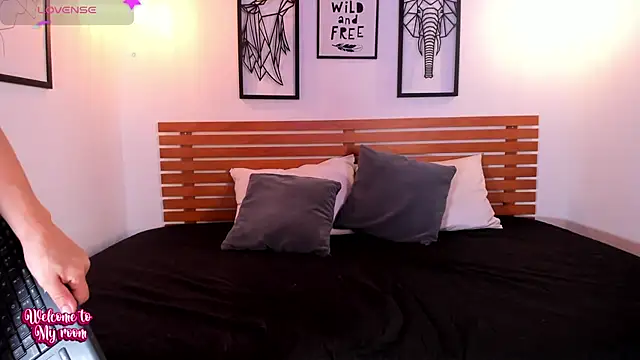 AbellaFox  online show from September 28, 2025, 7:41 pm