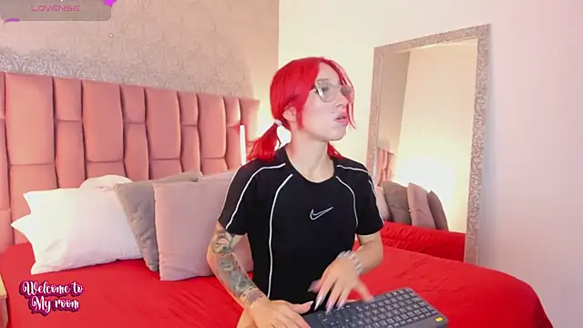 AbellaFox  online show from November 22, 2025, 7:24 pm