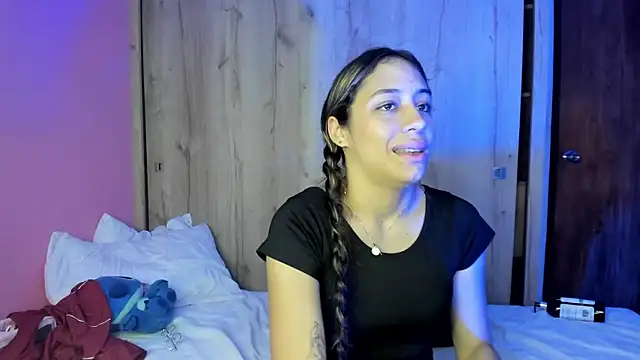 Snapshot of TANIA_06 chatting on April 18, 2026, 7:58 pm TANIA 06 online show from April 18, 2026, 7:58 pm