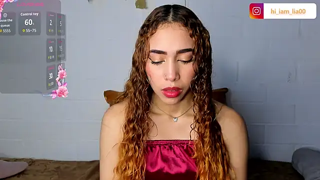 LiaHansson online show from November 18, 2025, 5:28 pm