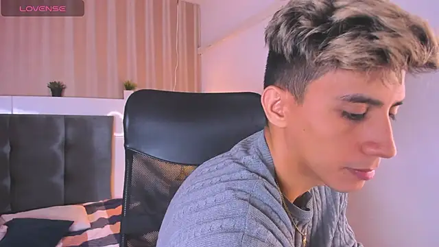 Allex Cano online show from February 25, 2025, 3:27 pm