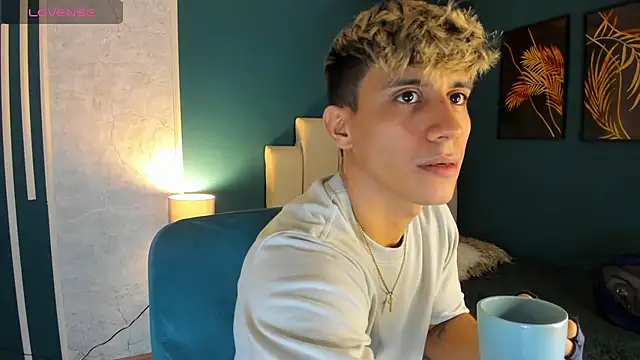 Allex Cano online show from March 2, 2025, 3:02 am