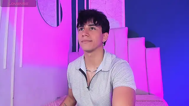 Allex Cano online show from November 8, 2025, 3:39 am