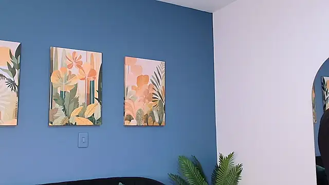 Zamira Taylor online show from September 12, 2025, 2:44 am