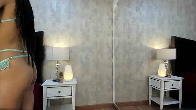 NahomyCarther online show from October 17, 2025, 3:53 am