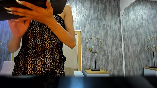 NahomyCarther online show from December 15, 2025, 4:06 am