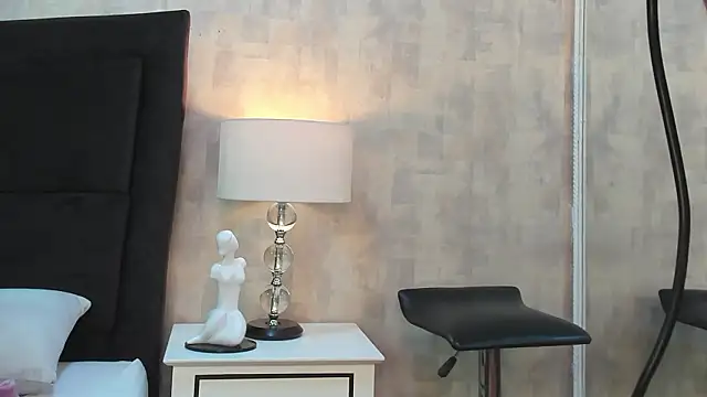 NahomyCarther online show from February 11, 2026, 3:55 am