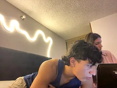 DesireLuxe online show from October 10, 2025, 6:23 am