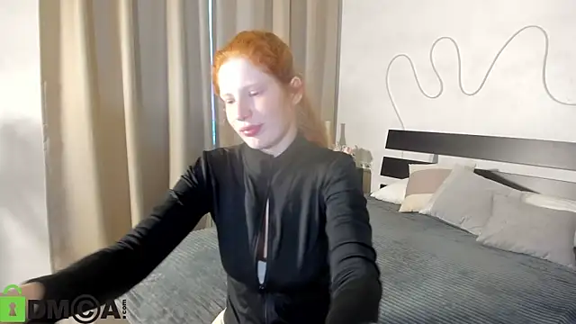 Sandra Wi1son online show from October 6, 2025, 1:36 am