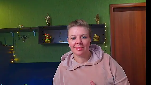 Snapshot of VeronikawGold chatting on April 29, 2026, 7:53 pm VeronikawGold online show from April 29, 2026, 7:53 pm