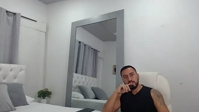Snapshot of sebastian_colle chatting on February 20, 2025, 12:04 pm sebastian colle online show from February 20, 2025, 12:04 pm