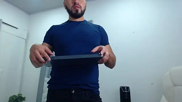 Snapshot of sebastian_colle chatting on February 24, 2025, 12:05 pm sebastian colle online show from February 24, 2025, 12:05 pm