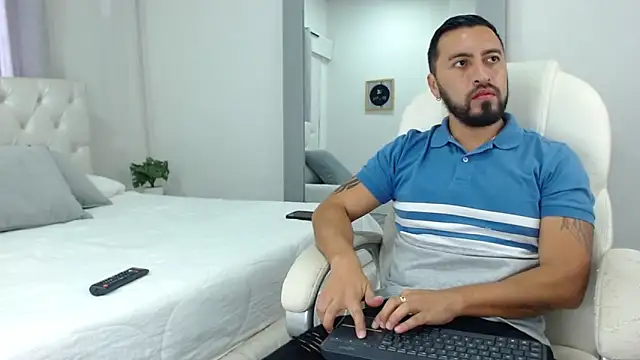 Snapshot of sebastian_colle chatting on March 1, 2025, 12:12 pm sebastian colle online show from March 1, 2025, 12:12 pm