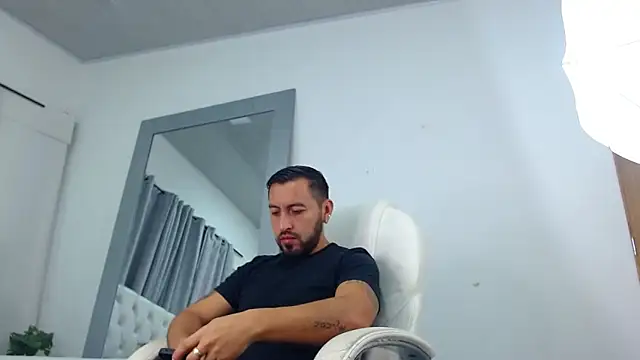 Snapshot of sebastian_colle chatting on March 3, 2025, 12:16 pm sebastian colle online show from March 3, 2025, 12:16 pm