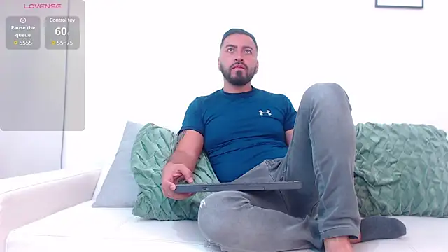 Snapshot of sebastian_colle chatting on March 17, 2025, 12:25 pm sebastian colle online show from March 17, 2025, 12:25 pm