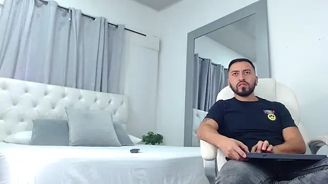 Snapshot of sebastian_colle chatting on March 18, 2025, 12:25 pm sebastian colle online show from March 18, 2025, 12:25 pm