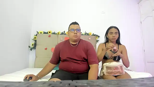 Snapshot of MICHAEL_AND_SHARON chatting on March 18, 2025, 2:25 am MICHAEL AND SHARON online show from March 18, 2025, 2:25 am