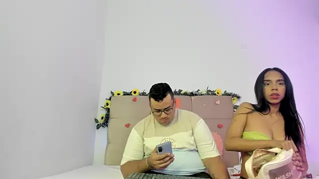 Snapshot of MICHAEL_AND_SHARON chatting on March 19, 2025, 3:09 am MICHAEL AND SHARON online show from March 19, 2025, 3:09 am