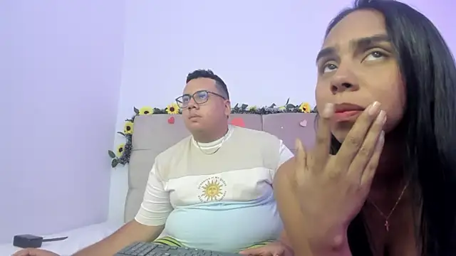 Snapshot of MICHAEL_AND_SHARON chatting on March 19, 2025, 9:17 am MICHAEL AND SHARON online show from March 19, 2025, 9:17 am