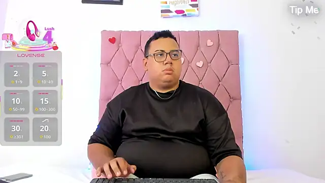 Snapshot of MICHAEL_AND_SHARON chatting on September 24, 2025, 10:46 pm MICHAEL AND SHARON online show from September 24, 2025, 10:46 pm