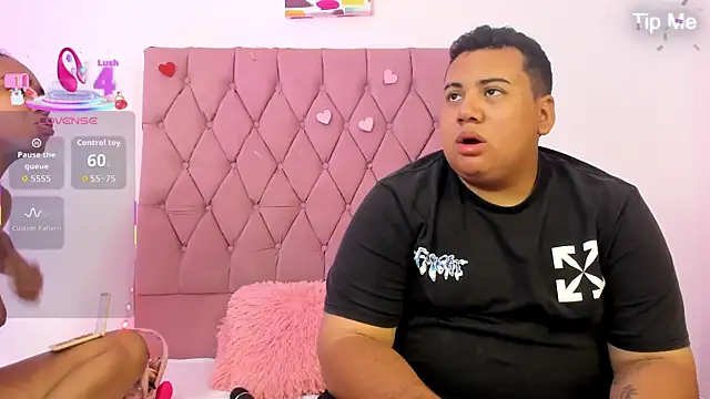 Snapshot of MICHAEL_AND_SHARON chatting on October 13, 2025, 4:23 am MICHAEL AND SHARON online show from October 13, 2025, 4:23 am